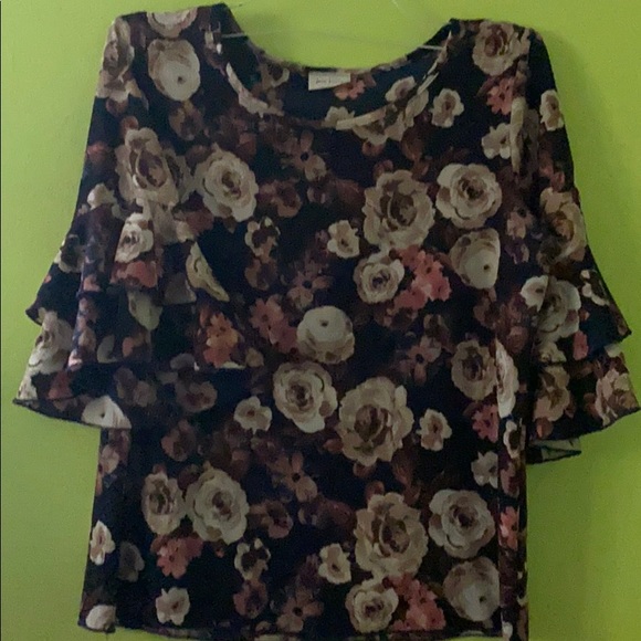 Free Kisses Blouse - Picture 3 of 4